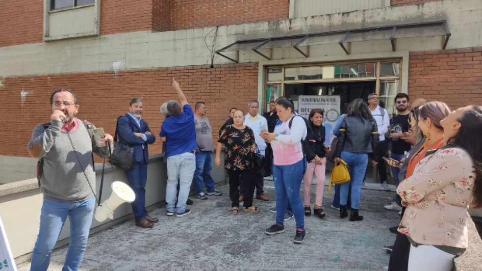 Un plantón efectuaron ayer sindicatos de la Universidad de Caldas para exigir inclusión de beneficios a docentes ocasionales y catedráticos en las negociaciones con la Administración central.