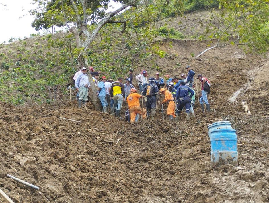 A dos metros de profundidad estaba el cuerpo del campesino.
