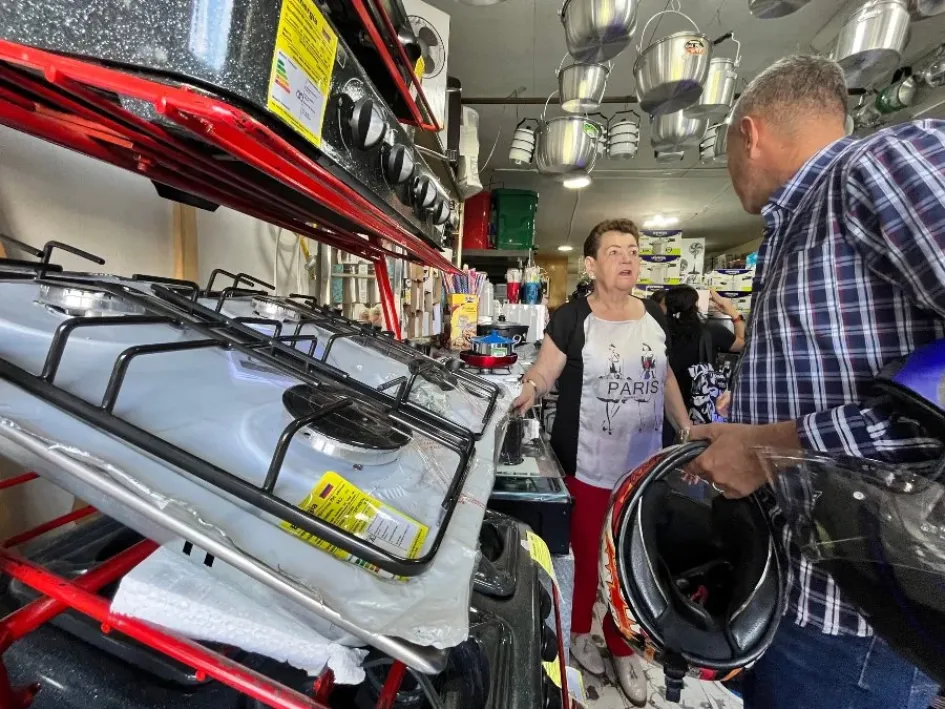 Varias filas se registraron ayer en algunos almacenes del centro de la ciudad, ante la búsqueda de sustitutos del gas natural.