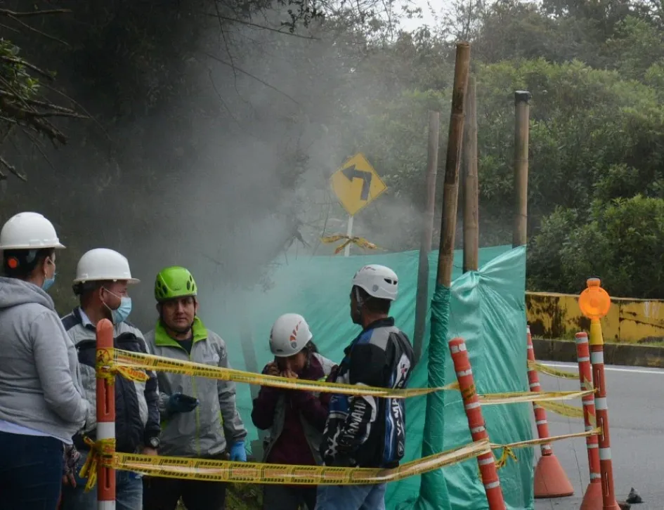 Zona de salida de gases en ladera de Cerro Bravo, en la vía Manizales-Bogotá. Foto del 15 de mayo.