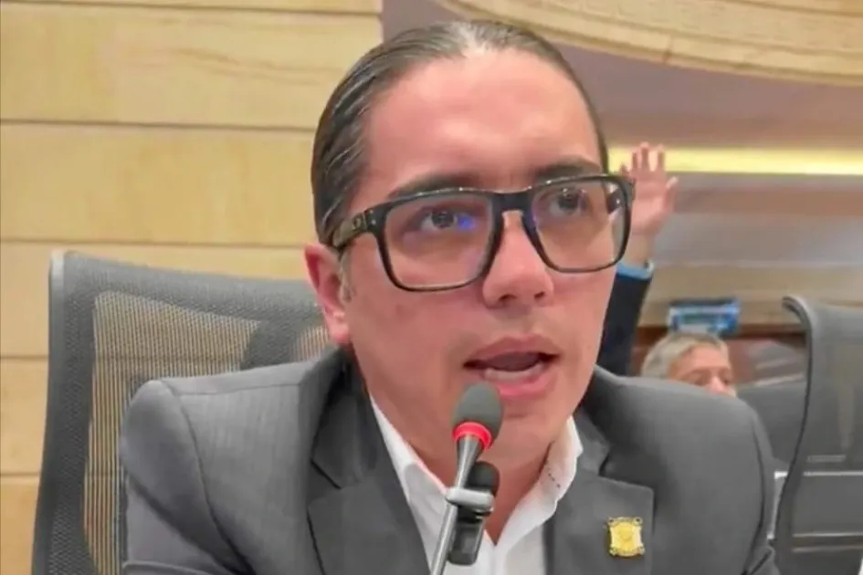 El representante a la Cámara Juan Sebastián Gómez propuso que la Contraloría audite las obras públicas en Manizales. La Comisión Primera lo aprobó.