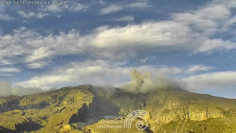El volcán Nevado del Ruiz desde el sector cerro Piraña y río Azufrado este viernes. 