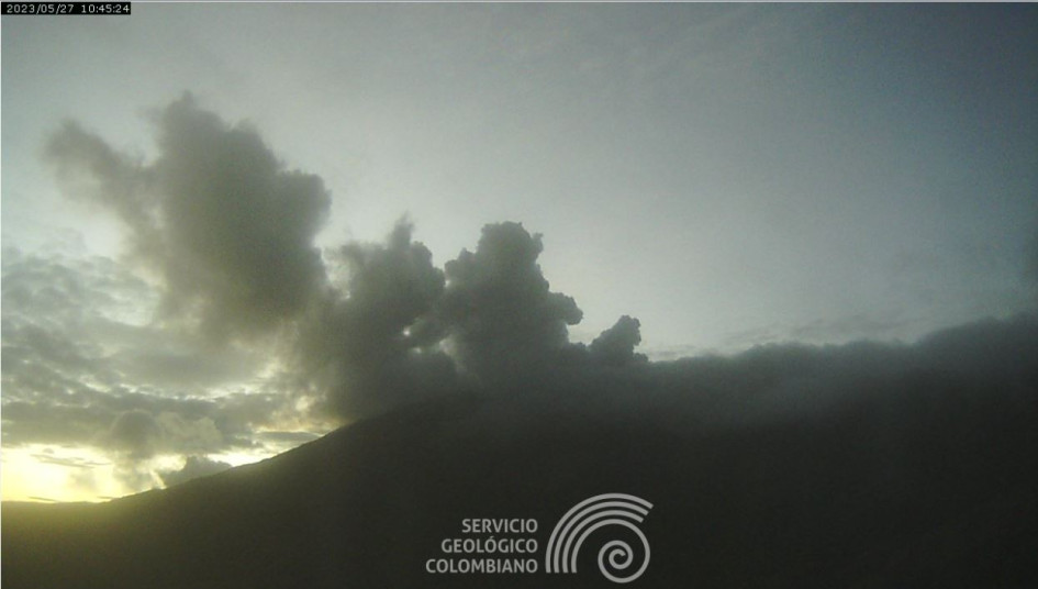 Así lucía este sábado el volcán Nevado del Ruiz desde una cámara de monitoreo ubicada cerca del cráter La Olleta.