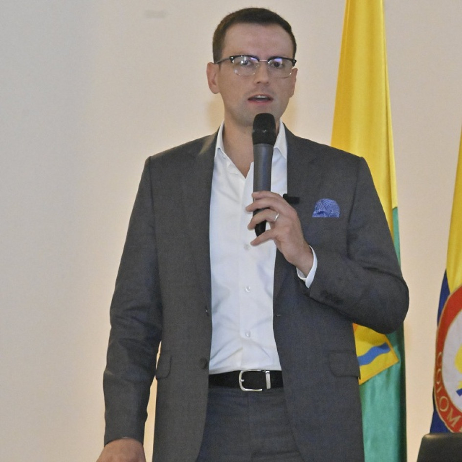 El nuevo look del gobernador  Foto|Cortesía MinTIC|LA PATRIA