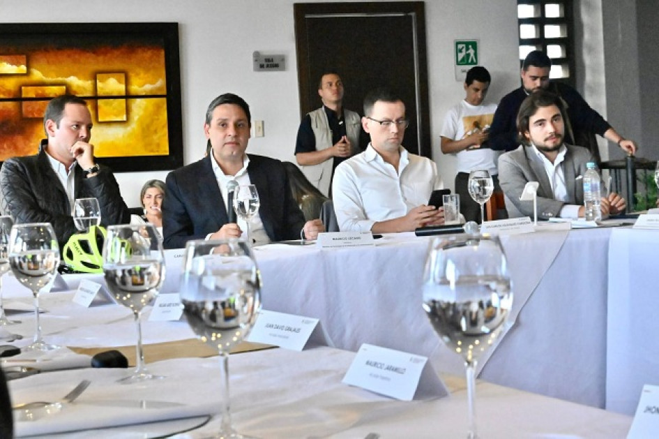 Se tuvieron que sentar juntos Foto|Cortesía|LA PATRIA