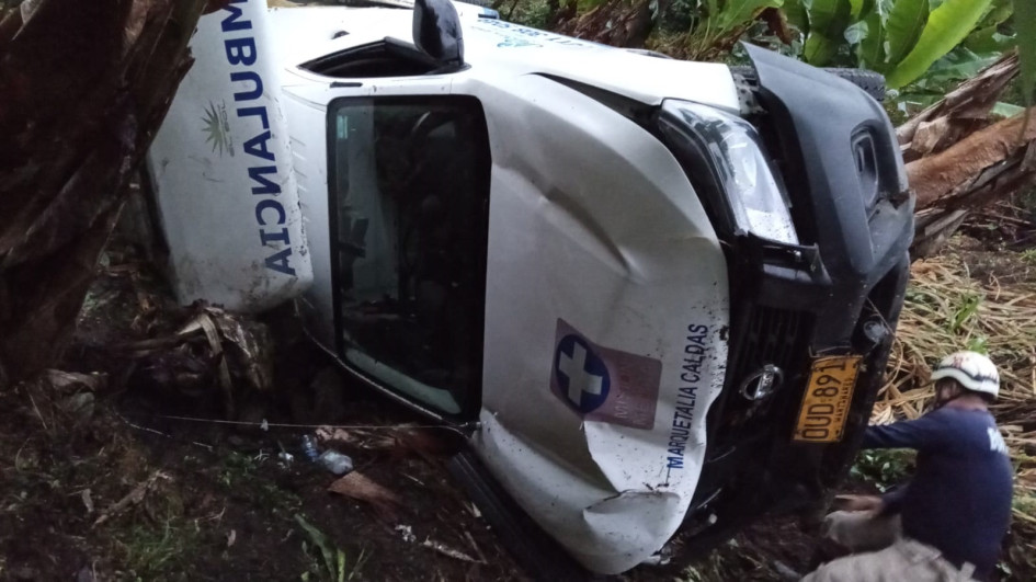 El vehículo rodó unos 80 metros cerca de la vereda Campoalegre, de Manzanares.
