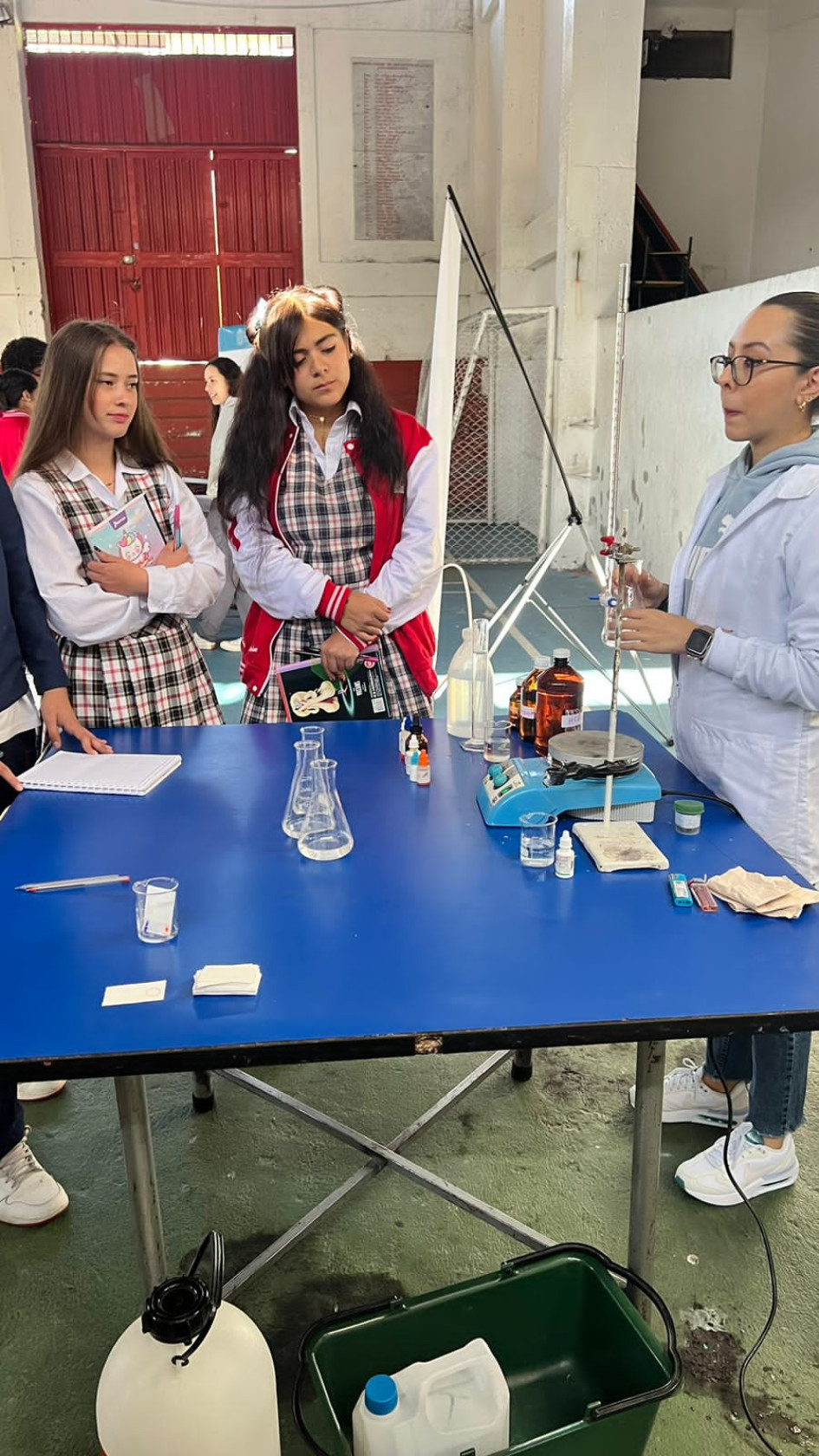 Los estudiantes de La Salle disfrutaron de una jornada de ciencia y experimentos.