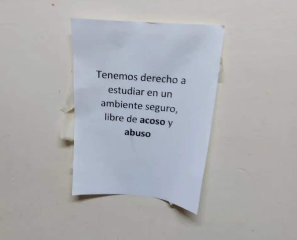 Con paros y mensajes en contra de supuestos abusadores sexuales se manifiestan estudiantes en colegios de Manizales.
