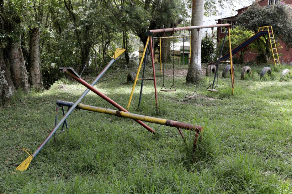 La intervención del parque infantil del barrio Fundadores despertó diferencias entre los residentes.