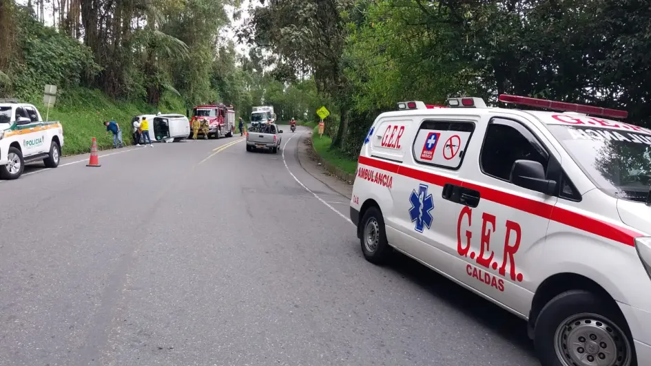 Sitio del accidente en la vía Manizales-Alto de Letras.