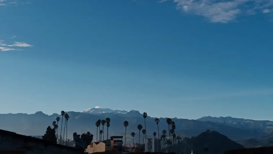 El volcán Nevado del Ruiz este miércoles, 24 de mayo, visto desde Manizales. 