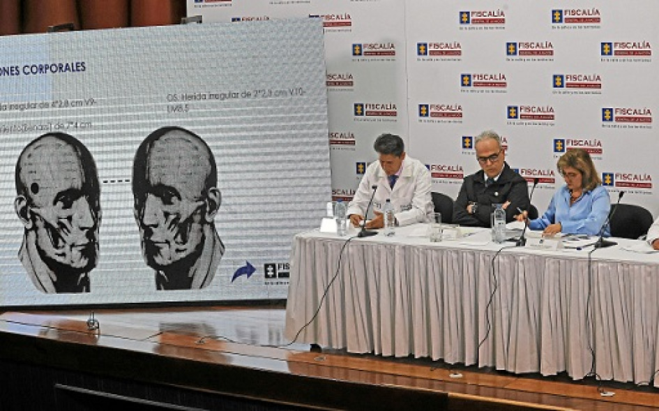 En rueda de prensa, la Fiscalía expuso las pruebas del suicidio del coronel Dávila.