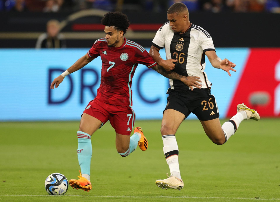 El tanto de Luis Díaz (izquierda) abrió el marcador para la selección comandada por Néstor Lorenzo, que ganó los dos partidos del último encuentro amistoso de selecciones. La semana anterior había vencido discretamente a Irak 1-0 en España.