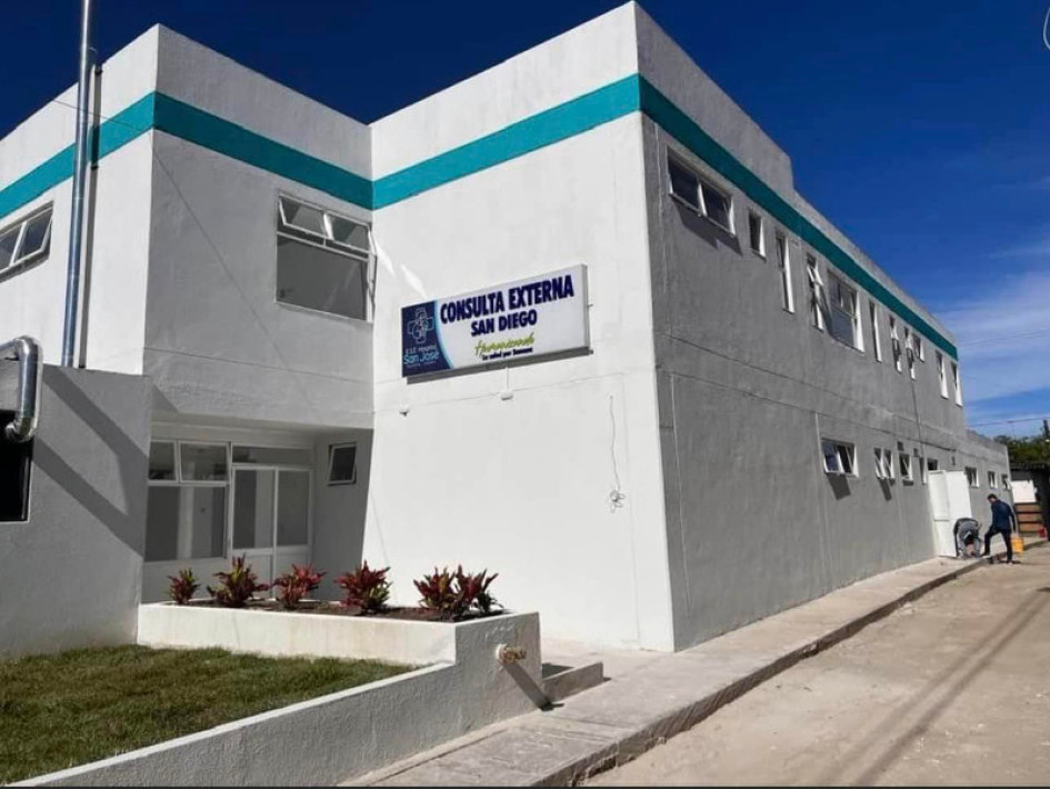 Así lució, el pasado domingo, la fachada del centro de salud del corregimiento San Diego durante su entrega a la comunidad. Están a la espera del certificado RETIE, que garantiza la seguridad de lo eléctrico para ponerlo en funcionamiento.