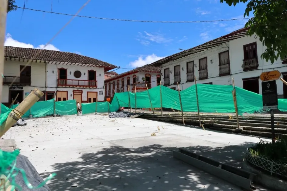 Segunda etapa de pavimentación del Parque Bolívar de Salamina.