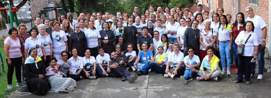 Diferentes delegaciones que asistieron al encuentro.