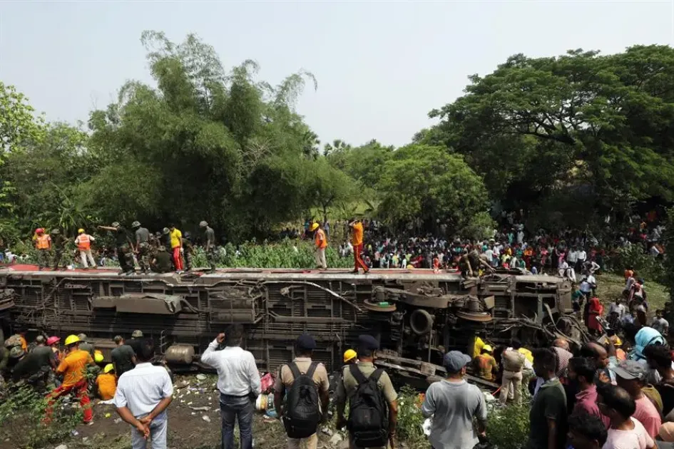 El peor accidente de tren del siglo XXI en la India deja 261 muertos y 900 heridos