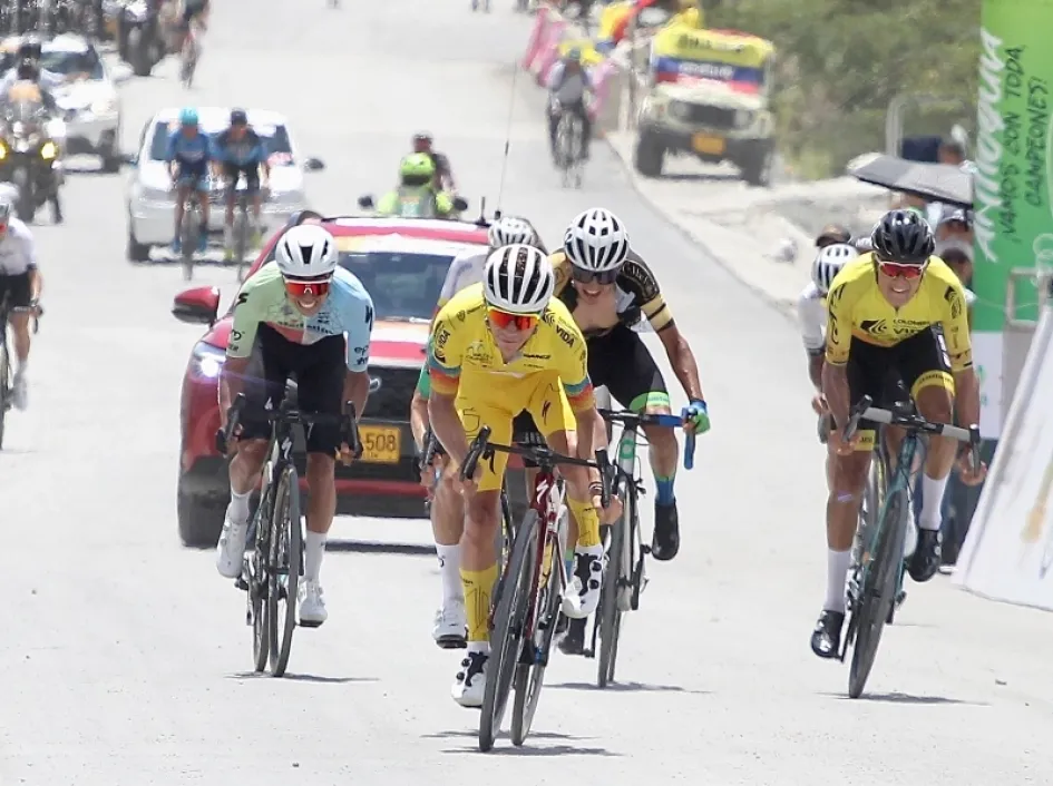 Supermán López en el embalaje para ganar la etapa de este sábado en Cañasgordas. 