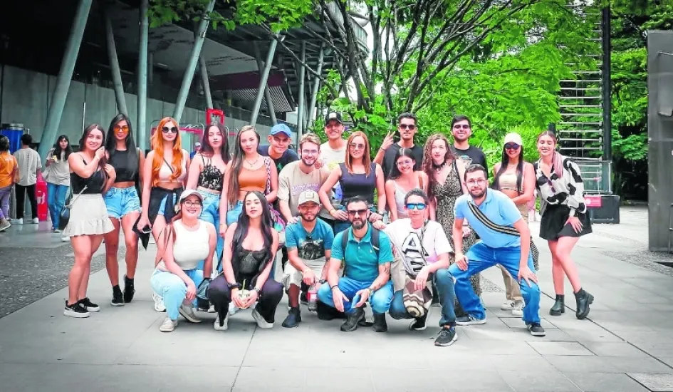 Los estudiantes y docentes del programa de  Comunicación Social de la Universidad Católica Luis Amigó realizan ejercicios prácticos y salidas académicas enfocadas en radio, fotografía y televisión.