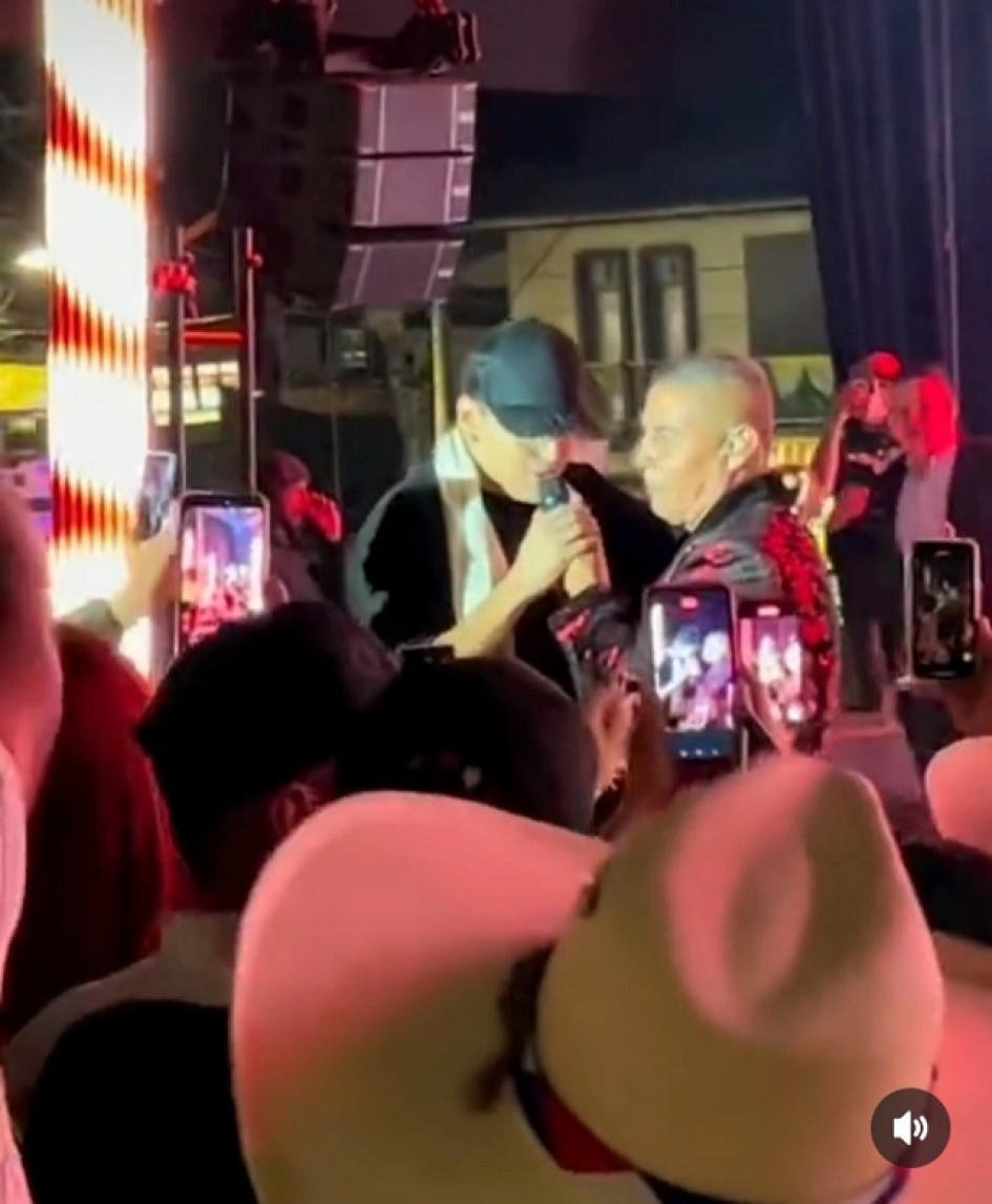 Al manzanareño Yeison Jiménez no lo querían dejar subir a la tarima de su propio concierto, en las recientes Fiestas de la Cordialidad en su municipio.