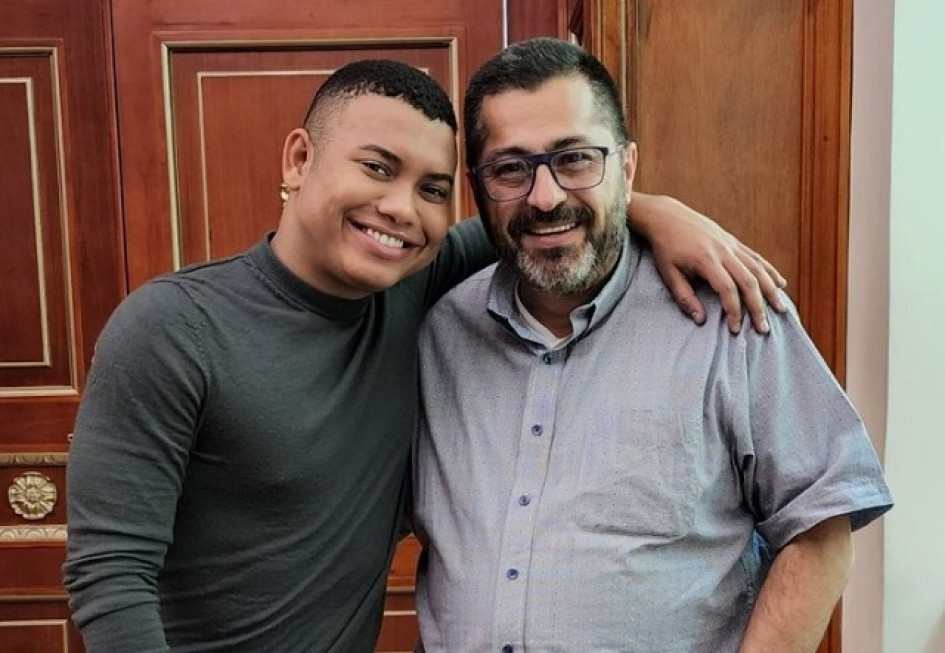 Mal acompañado Foto|Tomada de Twitter|LA PATRIA