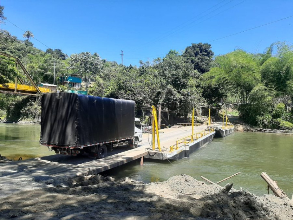 El servicio de transporte flotante estaba operando hace una semana sobre el río La Vieja.