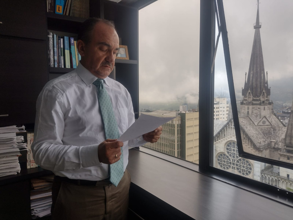 Carlos Tadeo Giraldo Gómez, abogado manizaleño y egresado de la Universidad de Caldas.