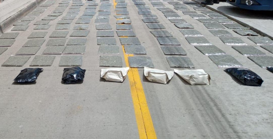 La carga del estupefaciente decomisado estaba distribuida en 127 paquetes.q