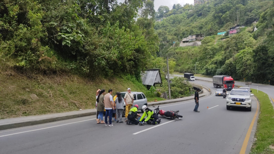 El conductor de la motocicleta sufrió fractura de tibia y peroné.