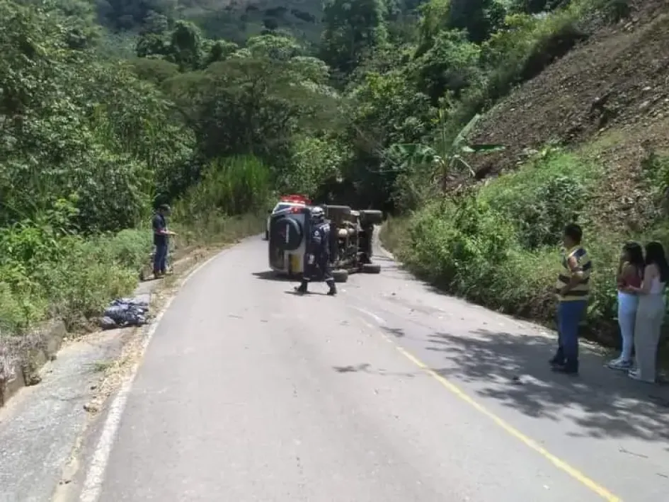 Dos lesionados en volcamiento de campero en San José (Caldas)