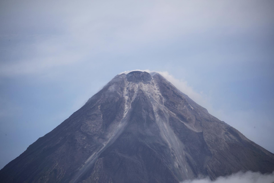 El Mayón, uno de los volcanes más activos del archipiélago filipino, es también gran atractivo turístico de la zona, debido a la belleza de su forma cónica casi perfecta.