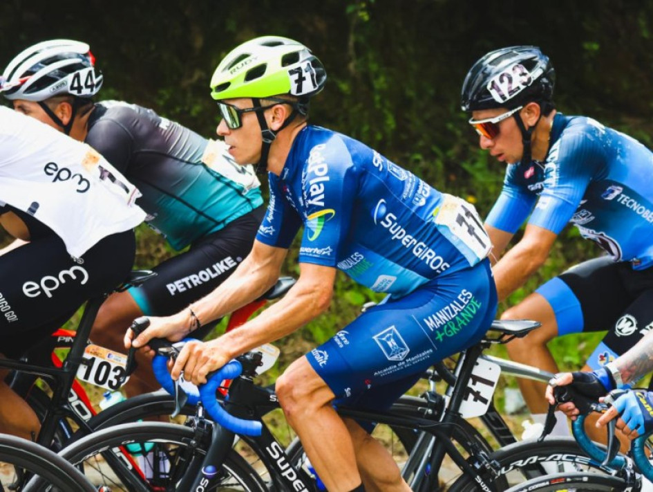 Dídier Alonso Chaparro, de Supergiros Alcaldía de Manizales - Gobernación de Caldas - Susuerte, el mejor de los de Caldas en la Vuelta que domina a su antojo Miguel Ángel López.