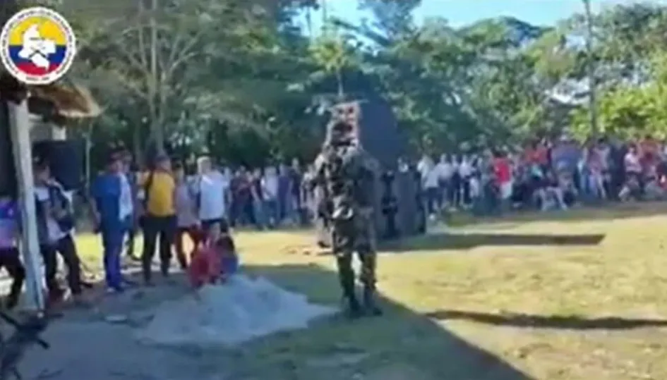Mindefensa regaña a militares por video de disidentes de Farc inaugurando obra en Tibú