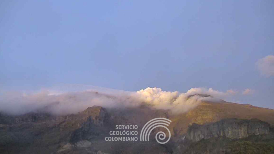 Así lucía en la mañana de este viernes 16 de junio el volcán Nevado del Ruiz desde el cerro Piraña y el cañón del río Azufrado.
