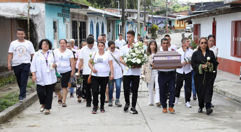 Tras una labor de acompañamiento psicosocial a las víctimas, se realizó la inhumación de María Eugenia López Marín.