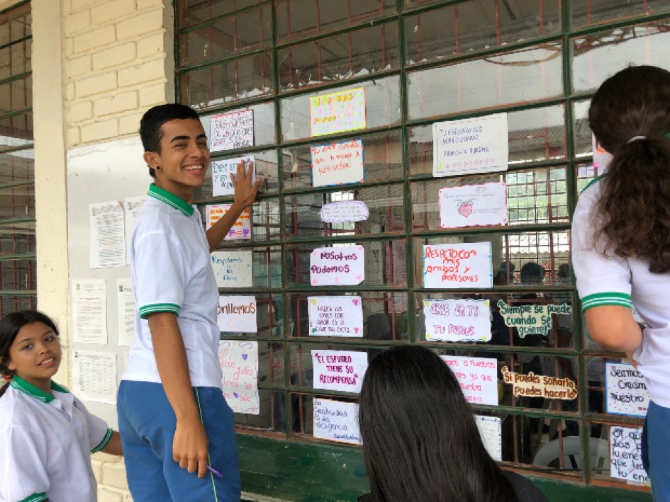 En el Politécnico El Naranjal, de Chinchiná, promueven estrategias con el propósito de inculcar el buen trato entre los estudiantes. Por eso, el proyecto Valores con aroma de café fomenta la sana convivencia y el respeto.