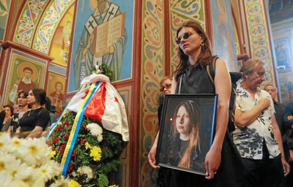 El funeral de Victoria Amelina se llevó a cabo en el Monasterio de San Miguel de las Cúpulas Doradas.