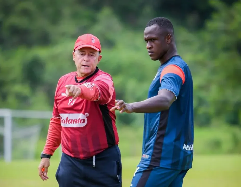 Pedro Sarmiento, técnico del Once Caldas. Él y su equipo vuelven hoy al Palogrande con la obligación de ganar.
