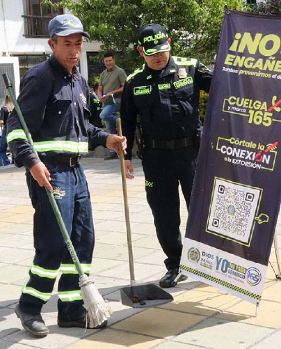 Corrió a retirar los excrementos