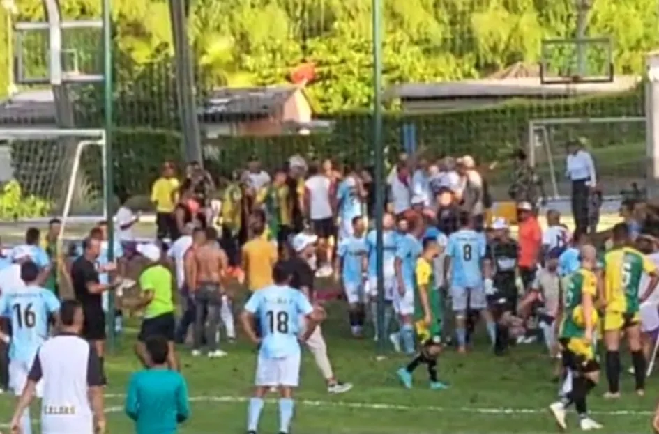 En videos quedaron registrados los hechos de violencia en final del torneo de Confa. 