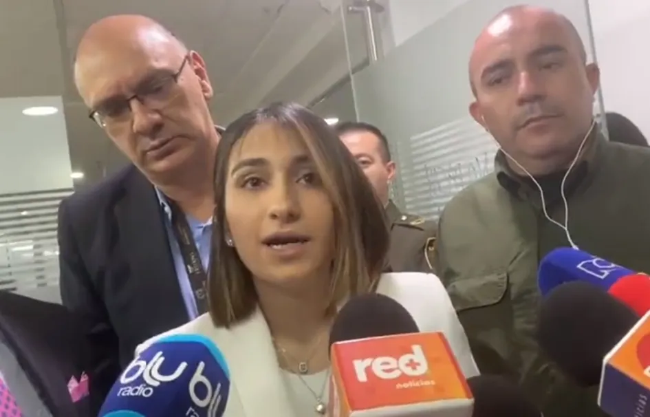 Laura Sarabia, exjefa de gabinete del presidente, Gustavo Petro, habló con los medios de comunicación tras declarar ante el CNE.
