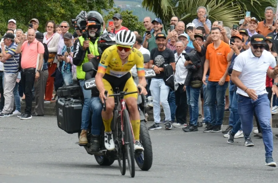 Miguel Ángel López, actual campeón de la Vuelta a Colombia, en su llegada a Chipre, en Manizales, en la reciente edición de la competencia. 