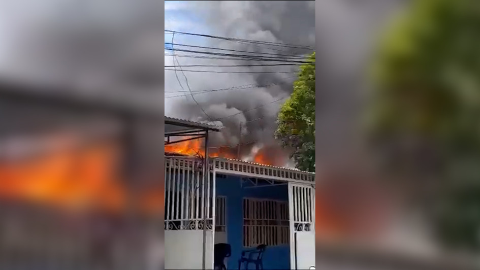 El fuego se originó en la tarde de este jueves en el barrio Las Margaritas del puerto caldense.