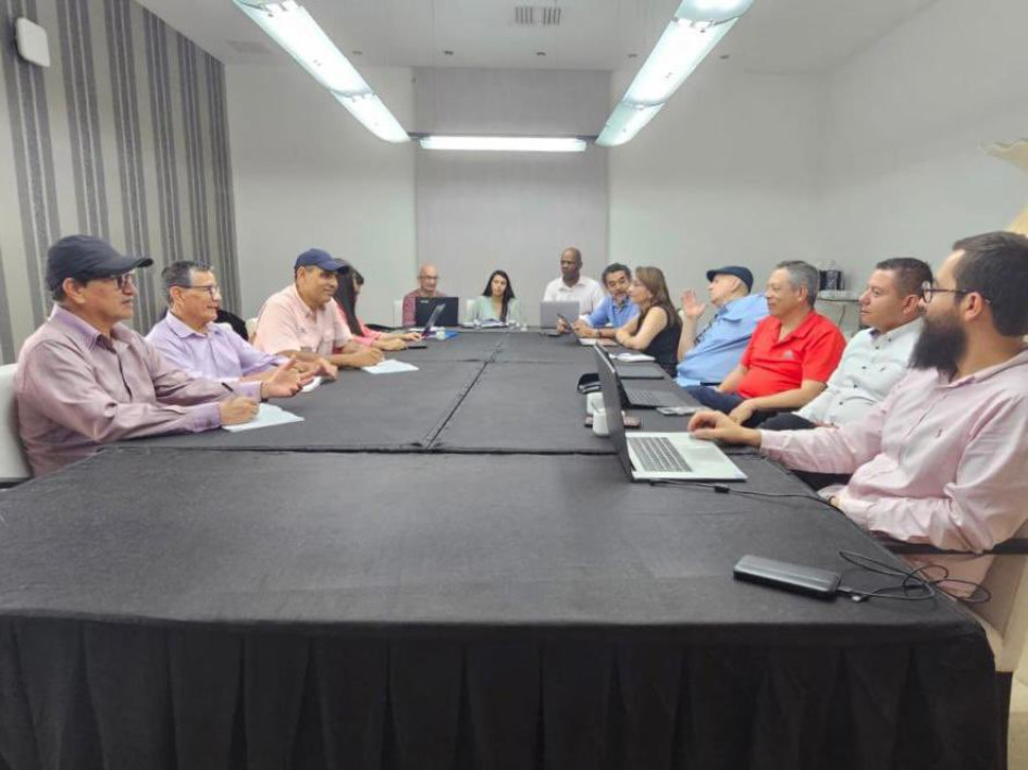 El Gobierno colombiano y el Eln firman los protocolos del alto al fuego