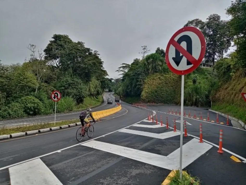 La falta de un retorno en este punto de la vía tiene perjudicada a la comunidad estudiantil del Eduardo Gómez y a los campesinos de siete veredas de Santa Rosa y de Chinchiná, pero en especial son los estudiantes del Arrubla, quienes se ven más afectados por la falta de esta obra.