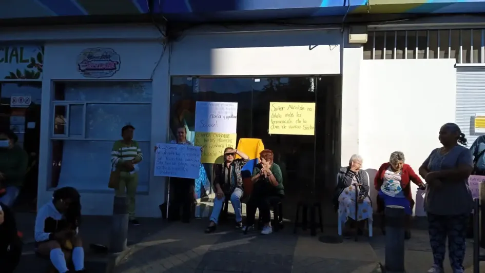 El plantón esta mañana en la Alcaldía de Aranzazu. 