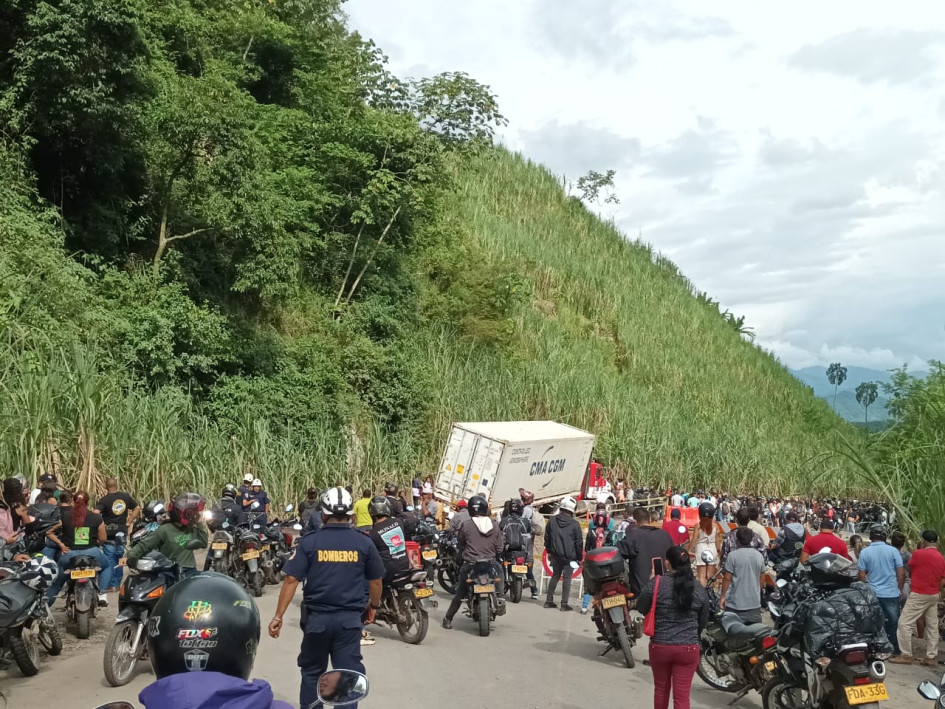 El Invías interviene el tramo de la carretera que registró pérdida de la banca en mayo. Este camino es el único acceso desde la carretera de la concesión Pacífico 3 hacia Supía y Riosucio (Caldas).