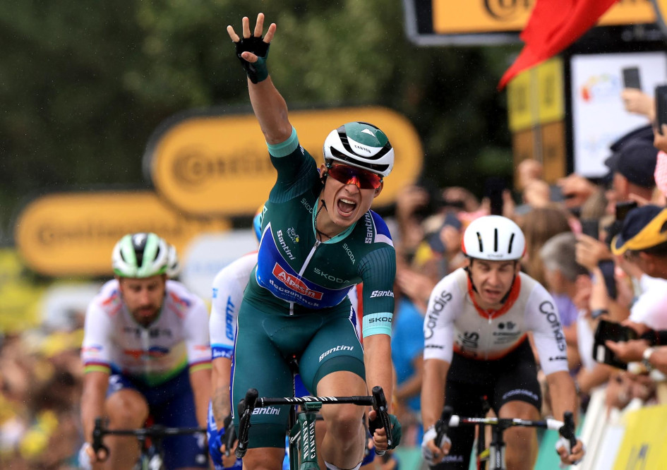 El pedalista belga Jasper Philipsen, de maillot verde por ser el líder de la clasificación por puntos del Tour 2023, ganó la 11.ª etapa y ya suma cuatro victorias en esta edición.