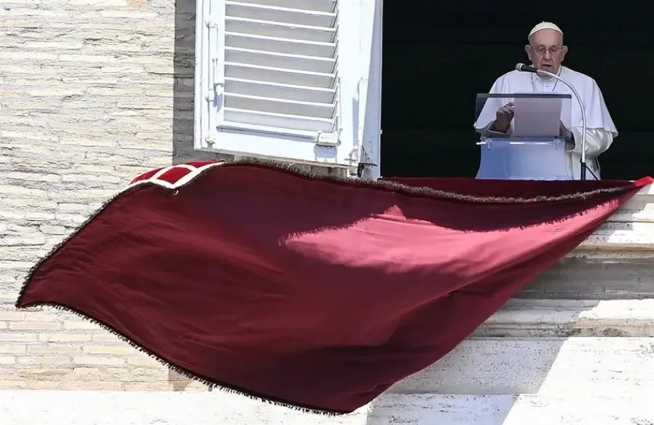 Papa Francisco durante la lectura del Angelus.