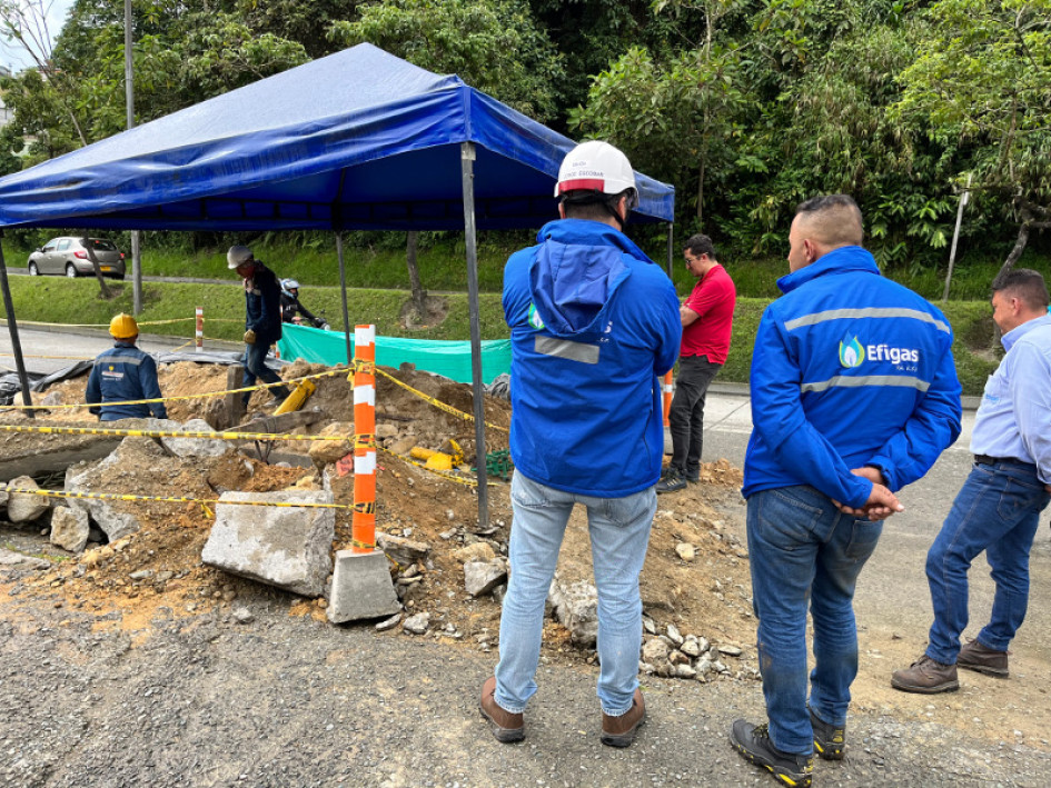Las labores se cumplen para reubicar el tubo.